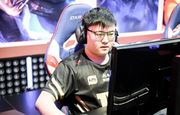 九游游戏- Uzi新星出色发挥表现突出，热火前途光明！观众掌声雷动